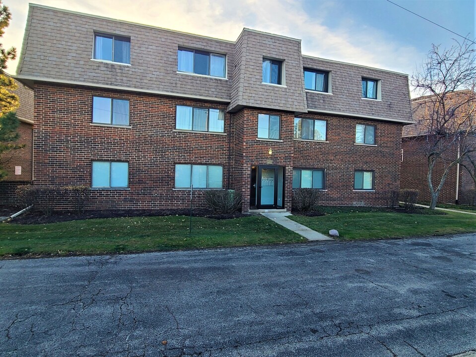 1462 Carol Ct in Palatine, IL - Building Photo