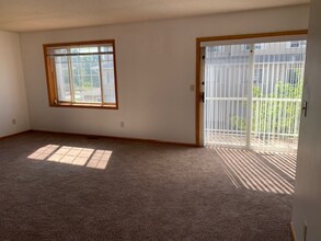 1613 County Rd D E in Maplewood, MN - Building Photo - Building Photo