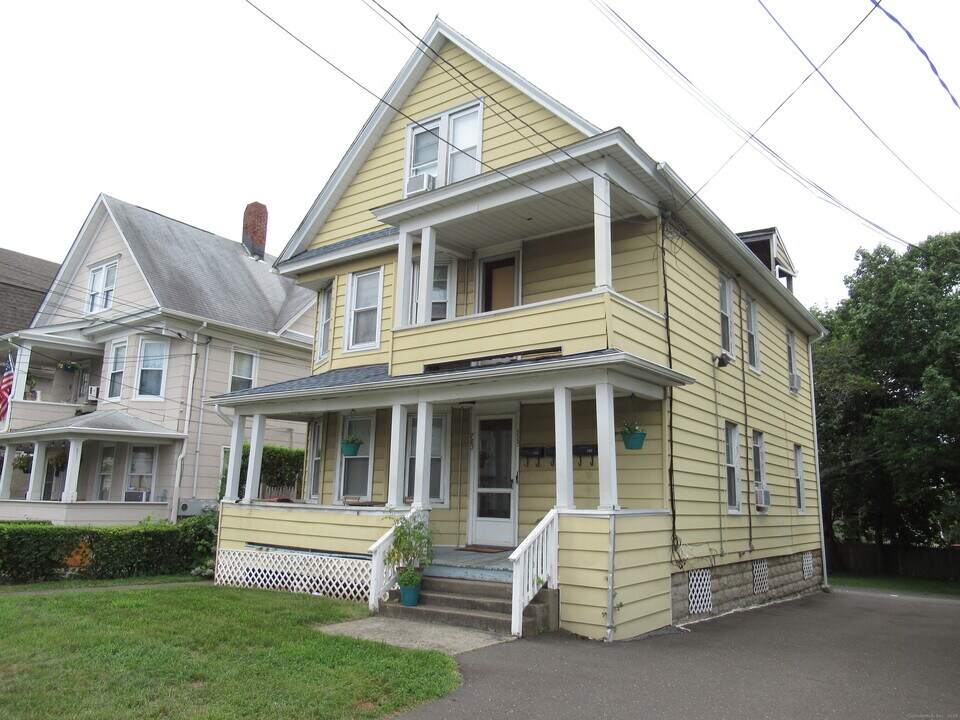 787 Brewster St in Bridgeport, CT - Building Photo
