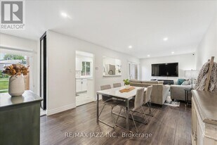 103 Dovedale Dr in Whitby, ON - Building Photo