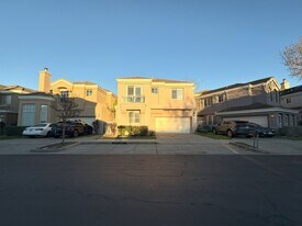 939 Corriente Point Dr in Redwood City, CA - Building Photo