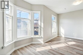 633 Wilson St in Hamilton, ON - Building Photo - Building Photo