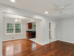 3243 Pinehill Dr in Decatur, GA - Building Photo - Building Photo