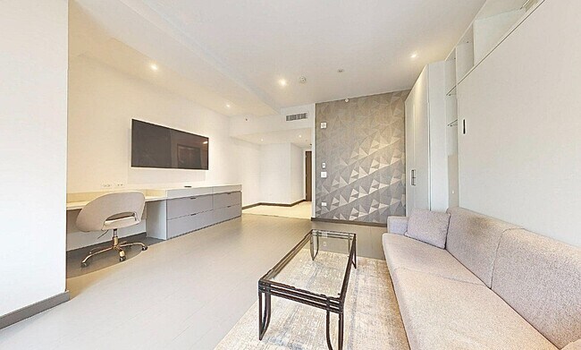 Broad Street, Unit 807 in Newark, NJ - Building Photo - Building Photo