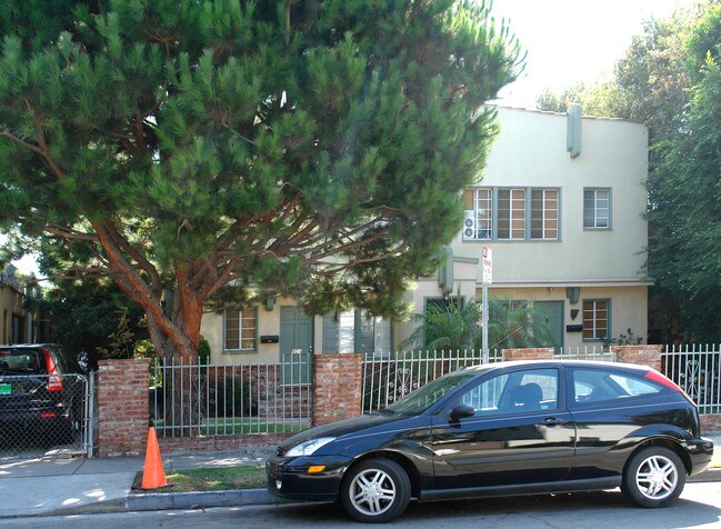 822 Hayworth Ave in Los Angeles, CA - Building Photo - Building Photo