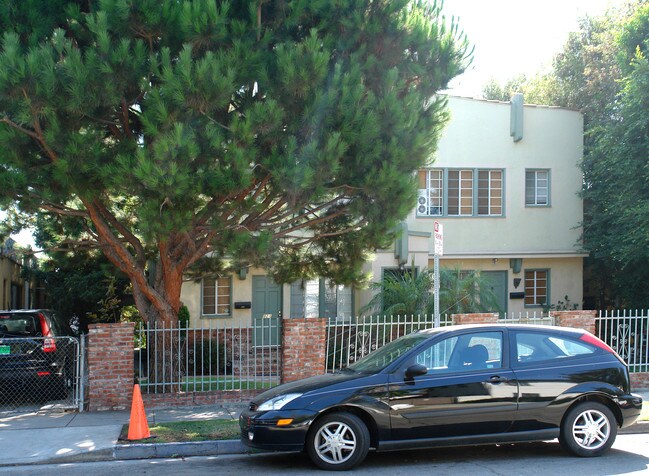 822 Hayworth Ave in Los Angeles, CA - Foto de edificio - Building Photo