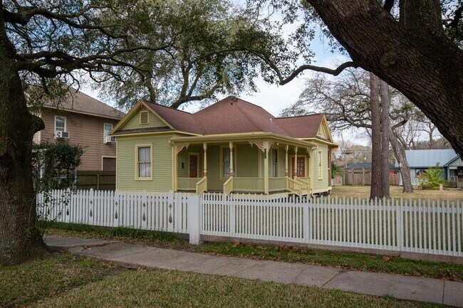 210 5th St N in Texas City, TX - Building Photo - Building Photo