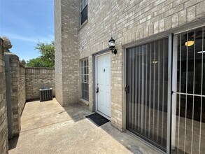 6500 Sands Point Dr in Houston, TX - Building Photo - Building Photo