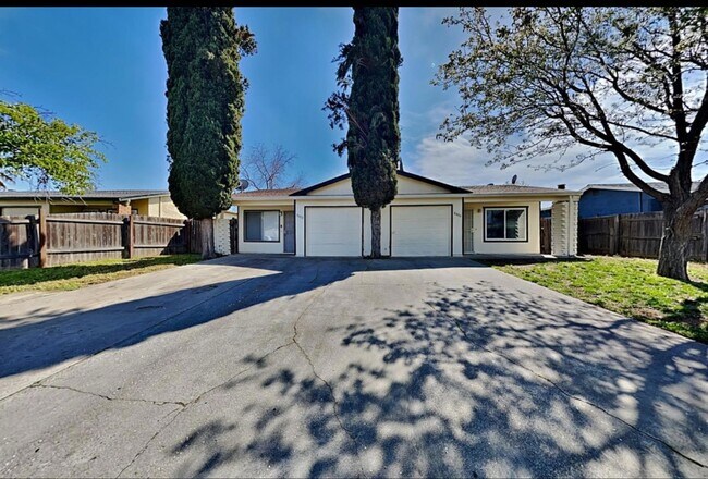 8000 68th Ave in Sacramento, CA - Building Photo - Building Photo