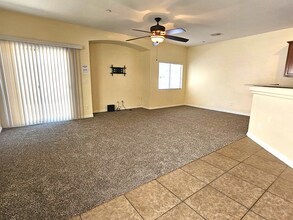 5547 High Wager Way in Las Vegas, NV - Building Photo - Building Photo