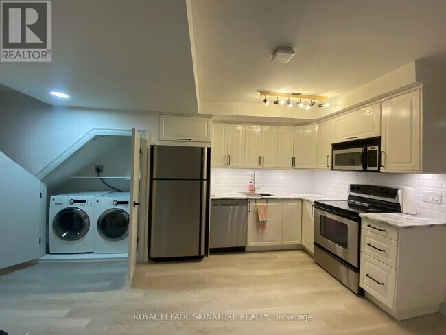 9 Hazelwood Ave in Toronto, ON - Building Photo - Building Photo