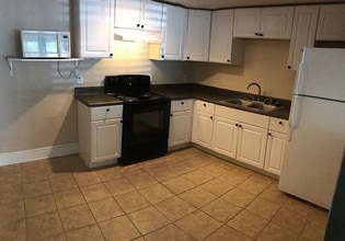 525 26th St, Unit APT 1 in Virginia Beach, VA - Foto de edificio - Building Photo