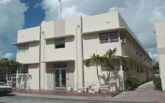 200 Collins Ave in Miami Beach, FL - Building Photo - Building Photo