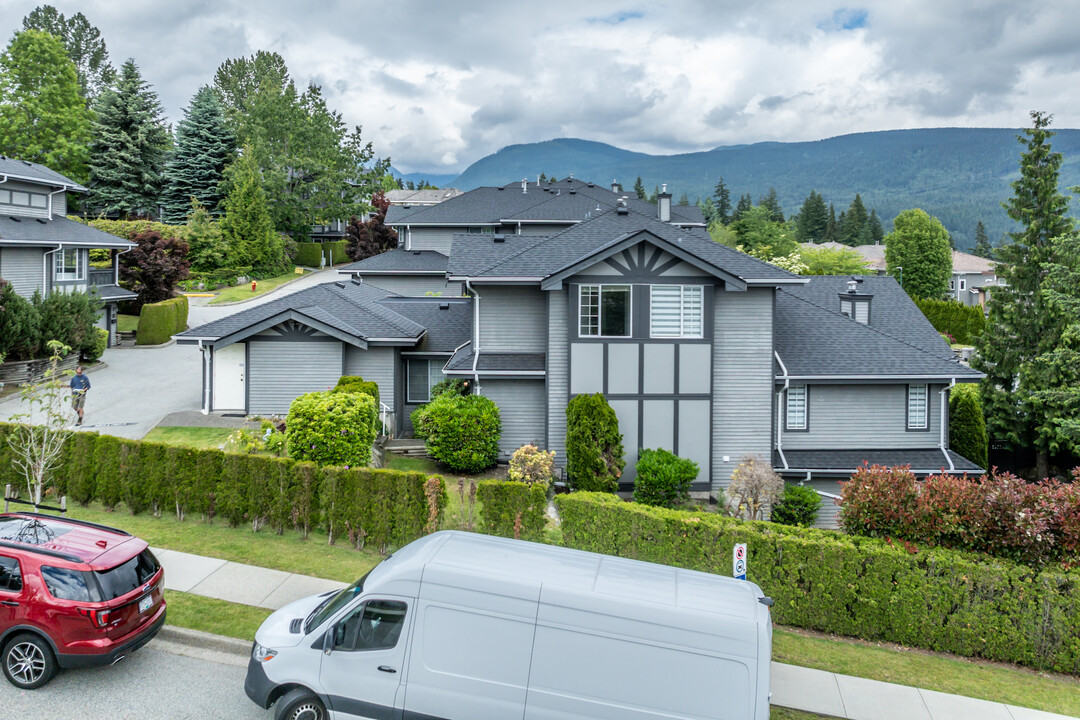 1685 Pinetree Way in Coquitlam, BC - Building Photo