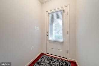 42541 Dreamweaver Dr in Ashburn, VA - Foto de edificio - Building Photo