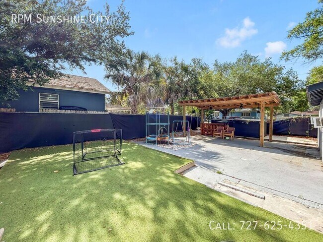 1515 E 31st Ave in Tampa, FL - Foto de edificio - Building Photo