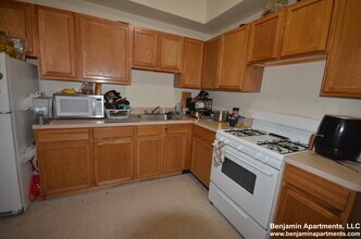 1784 Beacon St, Unit 1A in Brookline, MA - Building Photo - Building Photo