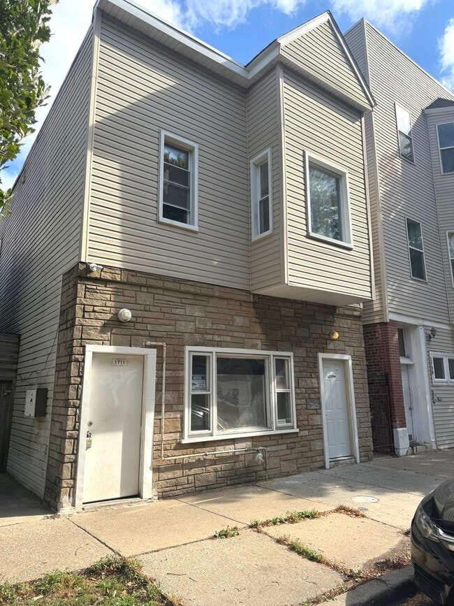 property at 1711 N Kimball Ave