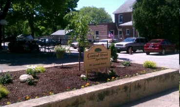 Central Street Apartments in Ansonia, CT - Foto de edificio - Building Photo