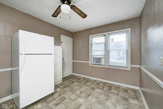 5376 W 10th St in Indianapolis, IN - Building Photo - Building Photo