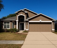 12831 Kings Lake Dr in Gibsonton, FL - Building Photo