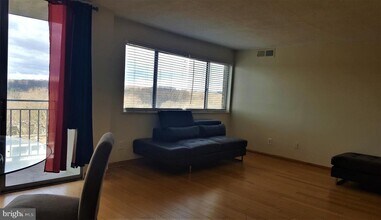 1836 Metzerott Rd in Adelphi, MD - Building Photo - Building Photo