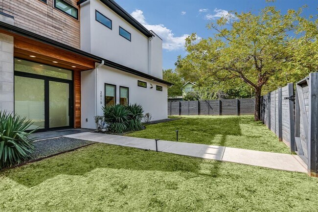 2015 De Verne St in Austin, TX - Building Photo - Building Photo