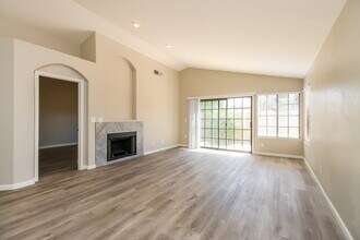 8943 S Drea Ln in Tempe, AZ - Foto de edificio - Building Photo