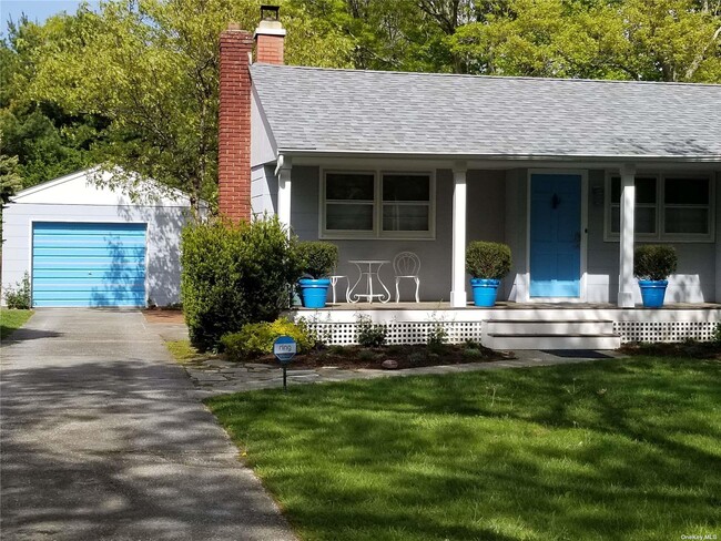 1435 Bray Ave in Laurel, NY - Building Photo - Building Photo