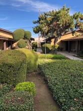 61 W Santa Ana Ave, Unit SANTA ANA APARTMENT in Clovis, CA - Foto de edificio - Building Photo