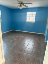 3449 Mathis Cir, Unit 2 in San Antonio, TX - Foto de edificio - Building Photo