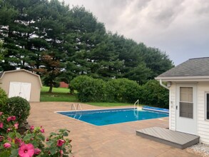 8852 Rue Helena St NE in Louisville, OH - Building Photo - Building Photo