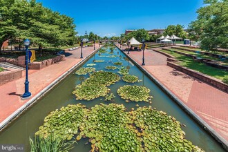 25 S Jefferson St, Unit Apt. B in Frederick, MD - Foto de edificio - Building Photo