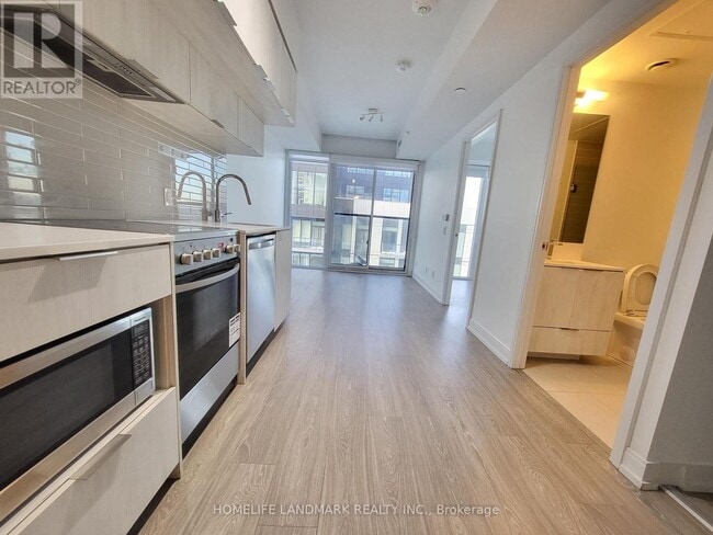 181 Dundas St E in Toronto, ON - Building Photo - Building Photo