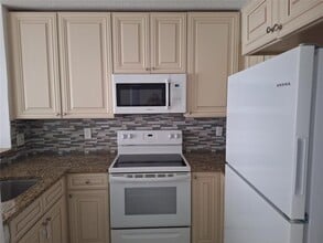 501 SE 8th St in Deerfield Beach, FL - Foto de edificio - Building Photo