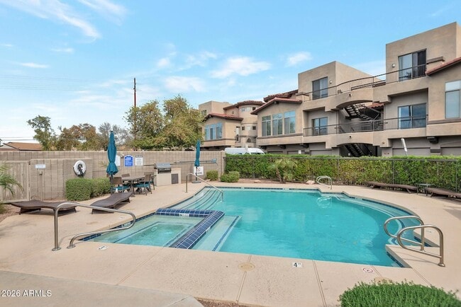 property at 2019 E Campbell Ave