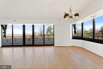 1200 Crystal Dr in Arlington, VA - Building Photo - Building Photo
