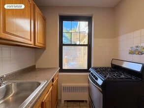 70-39A Park Dr E in Queens, NY - Building Photo - Building Photo