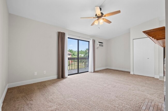 423 Berkshire Dr in Crystal Lake, IL - Building Photo - Building Photo