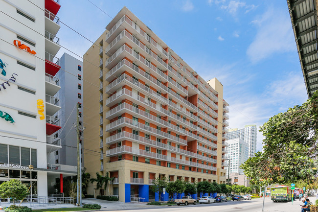 Casa Grande I Towers in Miami, FL - Building Photo - Building Photo