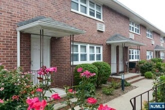 395 S Park St in Hackensack, NJ - Building Photo - Building Photo