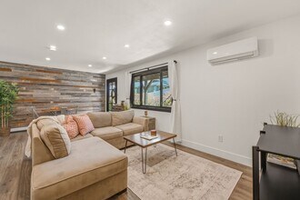 234 Spanish Spur, Unit 1 in Fallbrook, CA - Building Photo - Building Photo