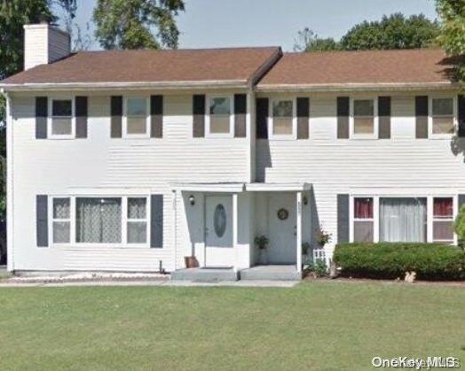 559 Rosevale Ave in Ronkonkoma, NY - Building Photo