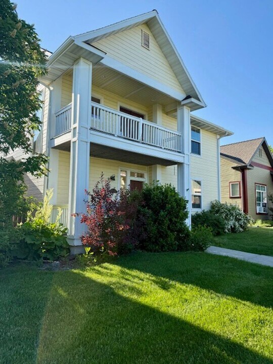3886 Equestrian Ln in Bozeman, MT - Building Photo