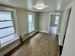 72 Maple St in St Johnsbury, VT - Building Photo - Building Photo