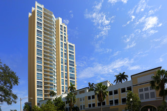 400 NE Beach Dr in St. Petersburg, FL - Building Photo - Building Photo