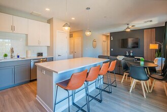 777 E Stella Ln in Phoenix, AZ - Building Photo - Building Photo