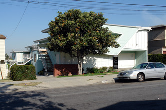 905 Edgewood St in Inglewood, CA - Building Photo - Building Photo