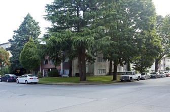 Walnut Court Apartments in Vancouver, BC - Building Photo - Building Photo