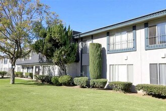 Terre at Sandalwood in El Cajon, CA - Foto de edificio - Building Photo